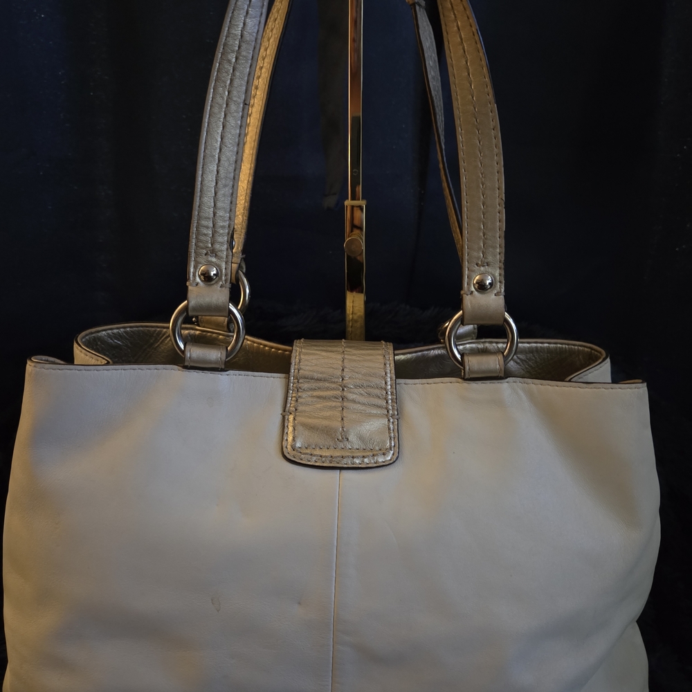 LOW START Coach Leather Shoulder Bag Cream w/ Metallic Trim Buckle Detail - Picture 8 of 16